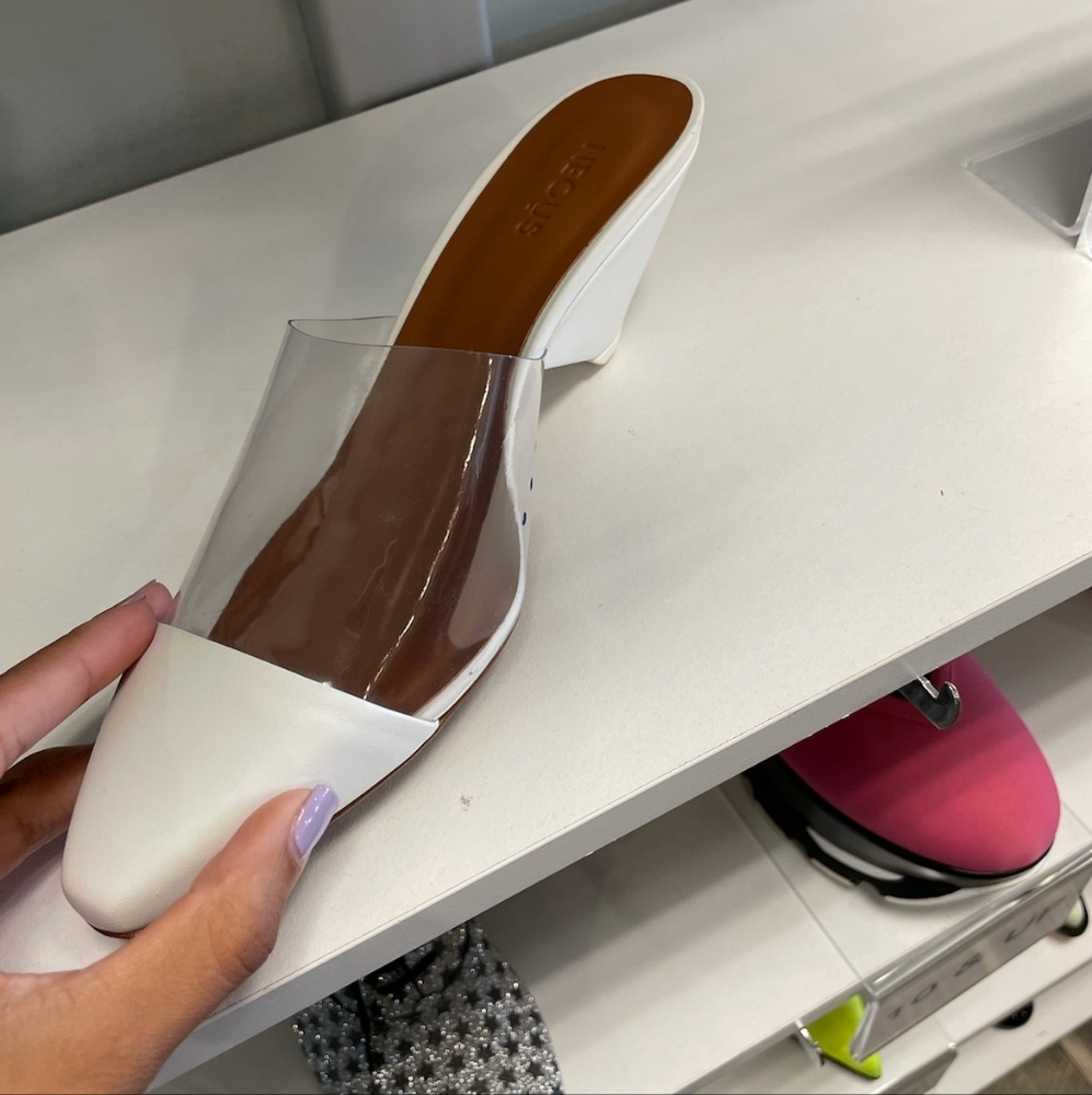 Neous shoes